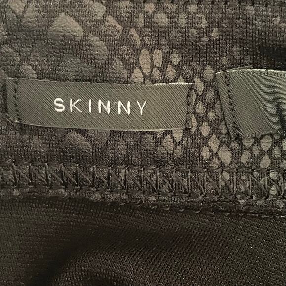 Simply Vera VeraWang Black Reptile Print Skinny Pants Size L Stretchy Going Out - Picture 8 of 9